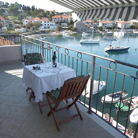 Direct At Sea Apartment Postira Exterior foto